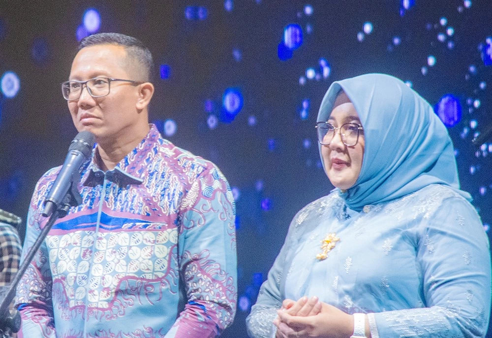 AKBP Putu Hendra Binangkari, S.I.K. bersama Ibu