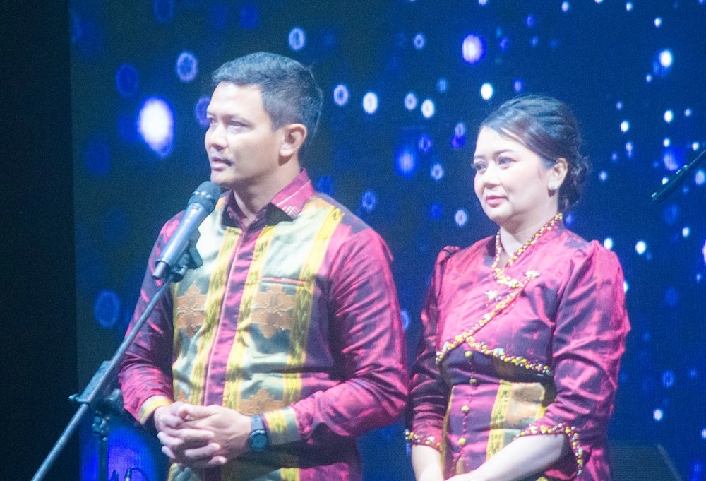 AKBP Wayan Wayracana Aryawan, S.I.K. bersama Ibu